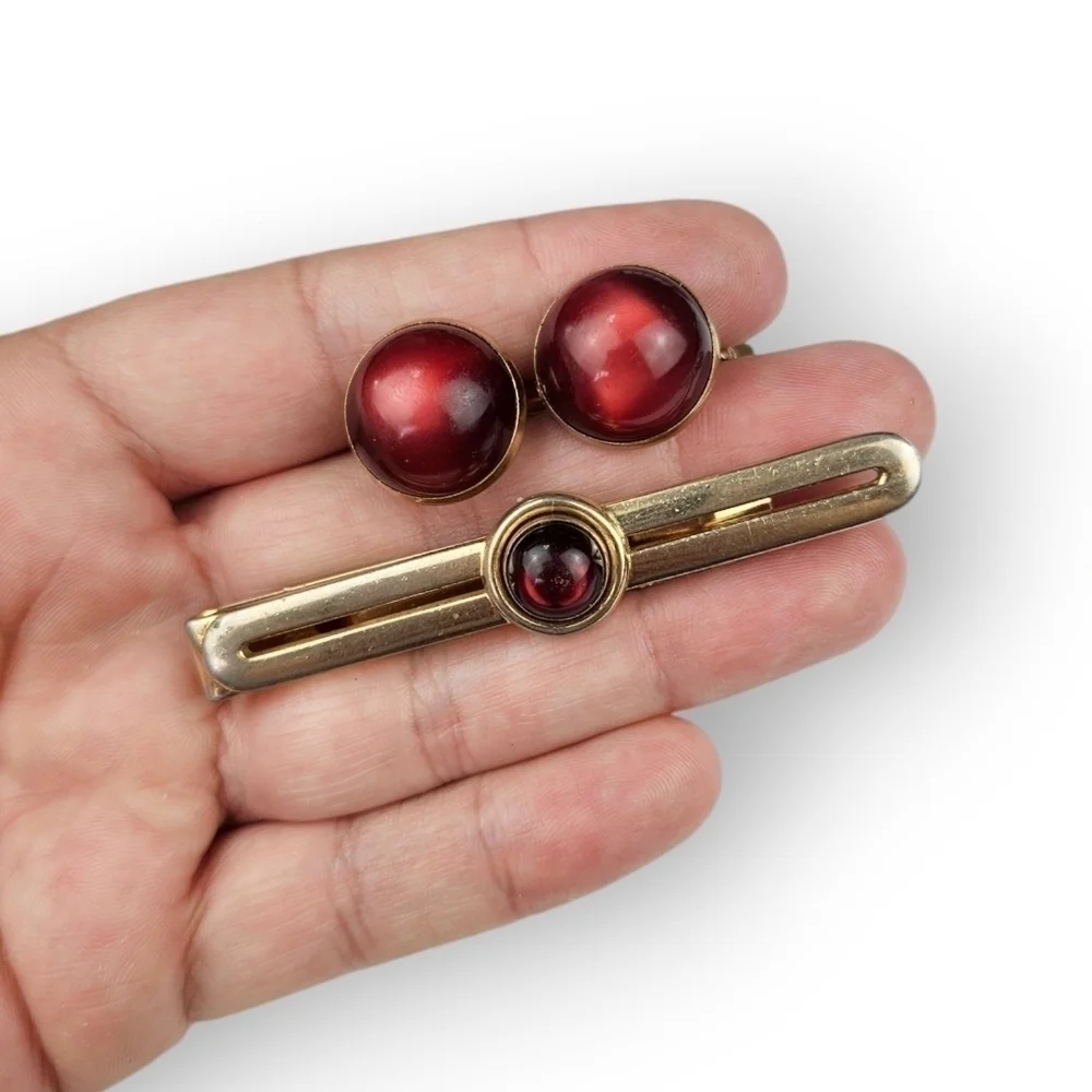 Swank Cufflinks Tie Bar Set Red Moonglow Lucite Cabochon Gold Plated Vintage 60s